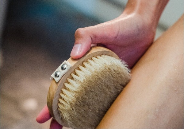 5 причин отказаться от массажа сухой щеткой 5 причин отказаться от массажа сухой щеткой