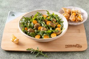 Салат с физалисом и руколой Салат с физалисом и руколой