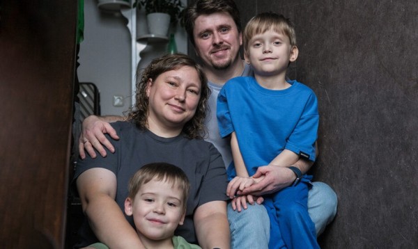 «Из четырех ног — три в гипсе», — шутят Дмитриевы. Они усыновили двоих детей со spina bifida
«Из четырех ног — три в гипсе», — шутят Дмитриевы. Они усыновили двоих детей со spina bifida