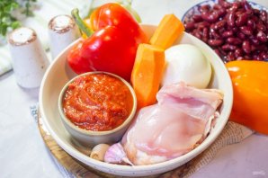 Курица с красной фасолью и перцем Курица с красной фасолью и перцем