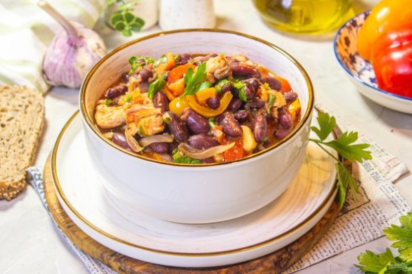Курица с красной фасолью и перцем Курица с красной фасолью и перцем