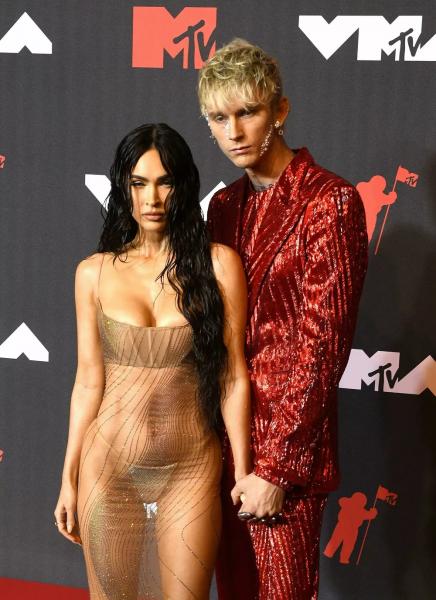 Беременная Меган Фокс "навсегда" рассталась с Machine Gun Kelly
Беременная Меган Фокс "навсегда" рассталась с Machine Gun Kelly