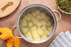Пюре из тыквы и картофеля на кокосовых сливках Пюре из тыквы и картофеля на кокосовых сливках