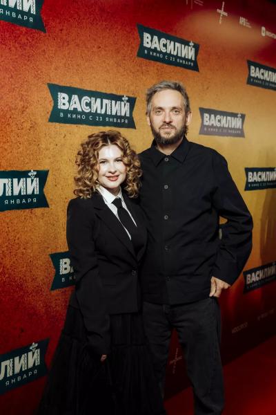 
                Объявившая о разводе Анна Цуканова-Котт вышла в свет с новым возлюбленным            