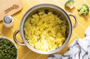 Запечённое пюре из картофеля и брокколи