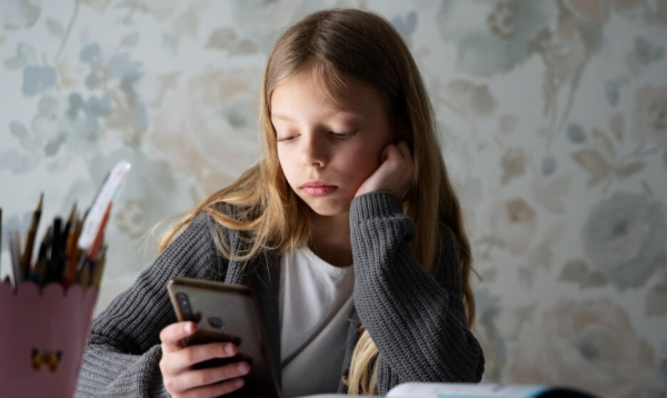 «Сначала просят потанцевать в белье за лайки». Как детей вынуждают прислать интимные фото
«Сначала просят потанцевать в белье за лайки». Как детей вынуждают прислать интимные фото