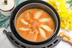 Шарлотка с грушами в аэрогриле Шарлотка с грушами в аэрогриле