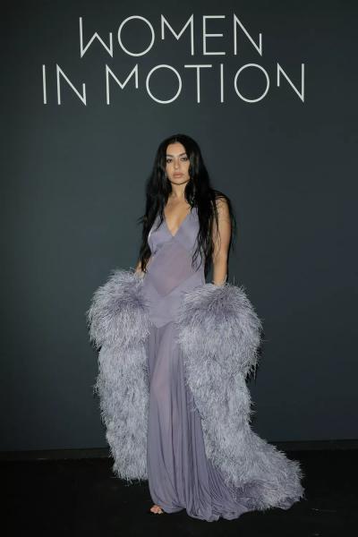 
                Николь Кидман, Дакота Джонсон, Charli XCX и другие селебрити на премии в Каннах             