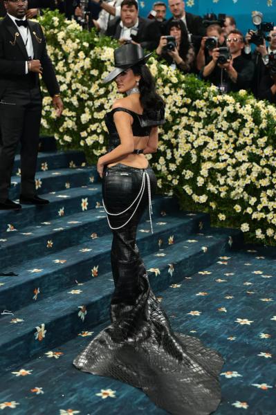 Худшие наряды Met Gala 2025: Энн Хэтэуэй, Doja Cat и другие
Худшие наряды Met Gala 2025: Энн Хэтэуэй, Doja Cat и другие