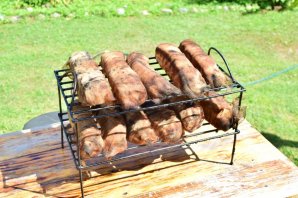 Копченое мясо в коптильне