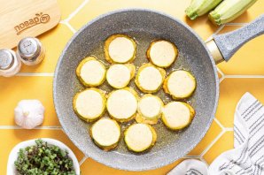 Кабачки в кляре с чесноком Кабачки в кляре с чесноком