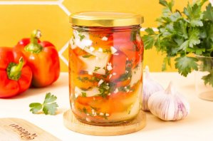 Маринованный болгарский перец с чесноком Маринованный болгарский перец с чесноком