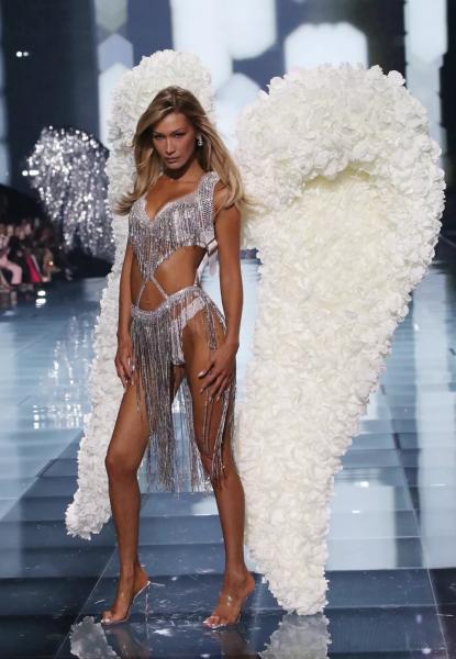 
                Белла Хадид резко ответила на критику после шоу Victoria&rsquo;s Secret            
