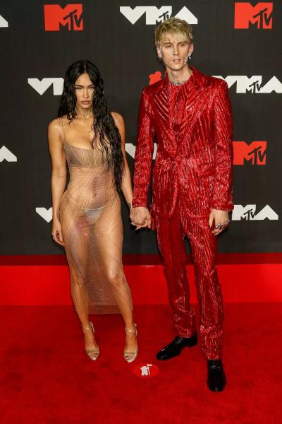 
                Machine Gun Kelly поделился деталями интимной жизни с Меган Фокс            