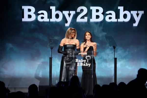 Пэрис Хилтон, Деми Ловато, принц Гарри и Меган Маркл: звездные гости Baby2Baby Gala 2025
Пэрис Хилтон, Деми Ловато, принц Гарри и Меган Маркл: звездные гости Baby2Baby Gala 2025
