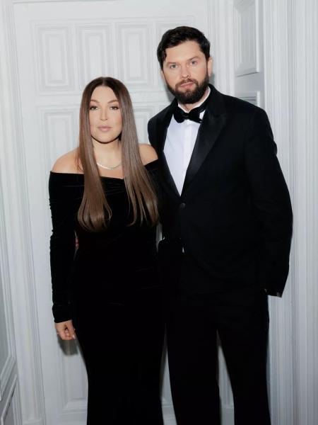 
                Прилучные, Чадовы, Дава и Мари Краймбрери: звездные пары на HELLO! GALA AWARDS х DIMA BILAN CELEBRATION            