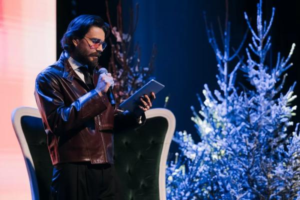 
                Максим Матвеев, Яна Рудковская, Сати Спивакова и другие на рождественском ужине в Москве            