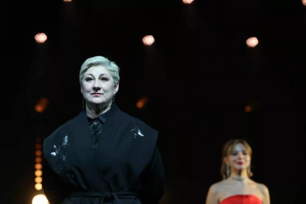 Аня Чиповская, Антон Хабаров, Нонна Гришаева на церемонии вручения премии "Звезда Театрала"
Аня Чиповская, Антон Хабаров, Нонна Гришаева на церемонии вручения премии "Звезда Театрала"