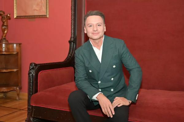 Аня Чиповская, Антон Хабаров, Нонна Гришаева на церемонии вручения премии "Звезда Театрала"
Аня Чиповская, Антон Хабаров, Нонна Гришаева на церемонии вручения премии "Звезда Театрала"