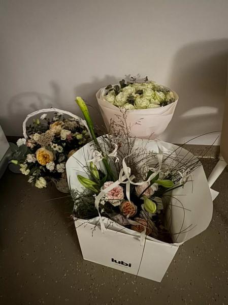 
                Агата Муцениеце показала выписку из роддома            