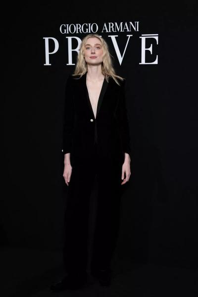 Показ новой коллекции Armani: Кейт Хадсон, Элизабет Дебики, Мишель Пфайффер и другие среди гостей
Показ новой коллекции Armani: Кейт Хадсон, Элизабет Дебики, Мишель Пфайффер и другие среди гостей