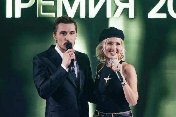 
                Филипп Киркоров, Клава Кока, Полина Гагарина, Мари Краймбрери: кто спел дуэтом с Димой Биланом на премии HELLO!            