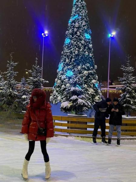 Светлана Ходченкова выложила кадры с городского катка в Петербурге
Светлана Ходченкова выложила кадры с городского катка в Петербурге
