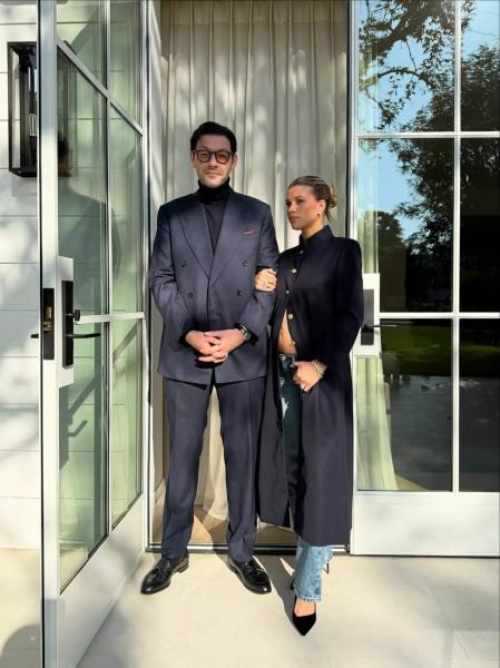 
                Без пяти минут мама: глубоко беременная София Ричи демонстрирует подросший живот            