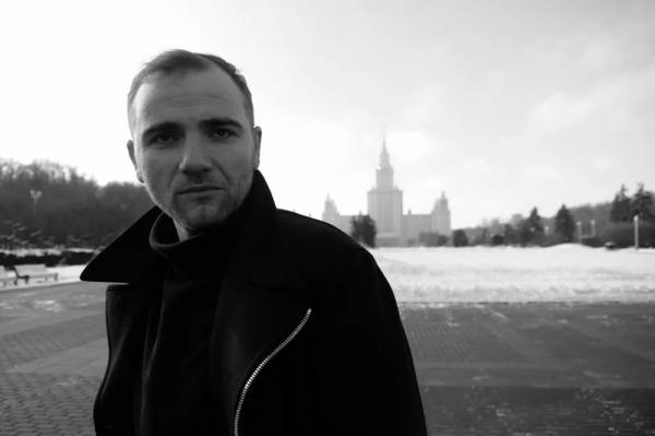 Максим Стоянов: "Серьезные драматические сцены — это терапия души"
Максим Стоянов: "Серьезные драматические сцены — это терапия души"
