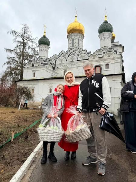 
                Как российские звезды отметили Пасху &ndash; новые фото            