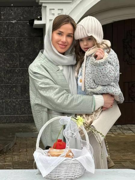 
                Как российские звезды отметили Пасху &ndash; новые фото            