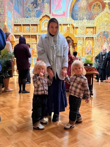 
                Как российские звезды отметили Пасху &ndash; новые фото            