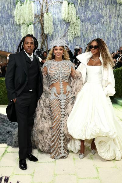
                Бейонсе, Рианна, Хейли Бибер, Ким Кардашьян: звездные гости Met Gala 2026            