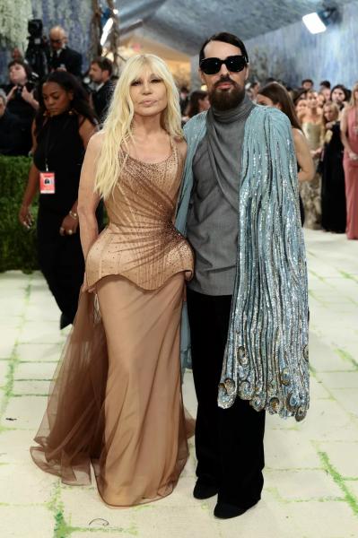 
                Бейонсе, Рианна, Хейли Бибер, Ким Кардашьян: звездные гости Met Gala 2026            