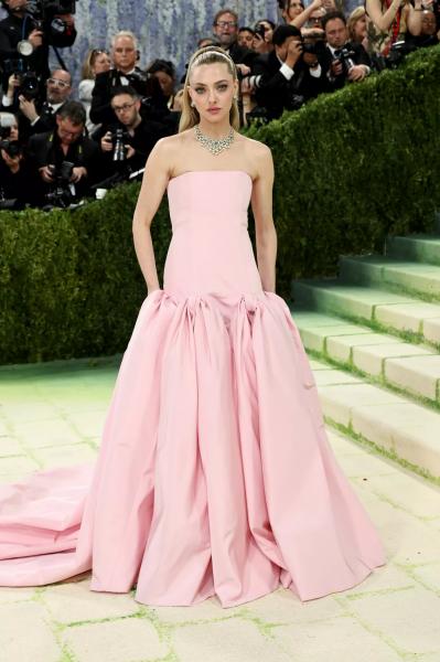 
                Бейонсе, Рианна, Хейли Бибер, Ким Кардашьян: звездные гости Met Gala 2026            