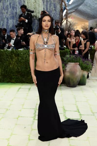 
                Бейонсе, Рианна, Хейли Бибер, Ким Кардашьян: звездные гости Met Gala 2026            