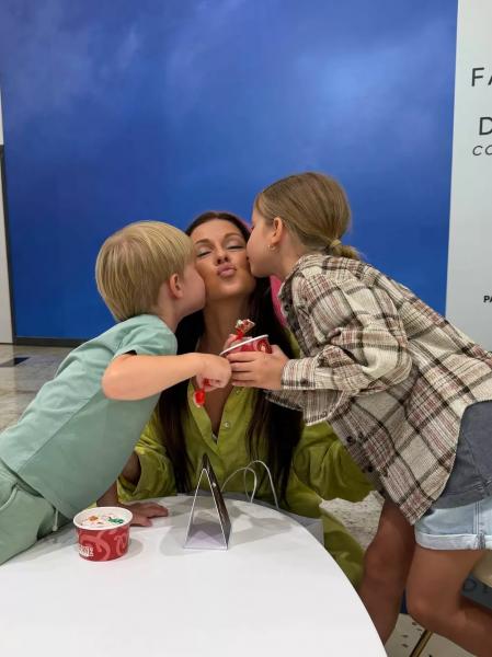 Нюша отдыхает с бойфрендом и детьми: фото
Нюша отдыхает с бойфрендом и детьми: фото