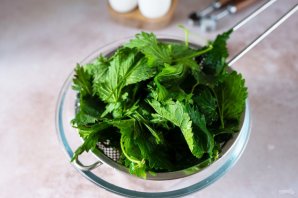 Зеленый борщ из крапивы Зеленый борщ из крапивы