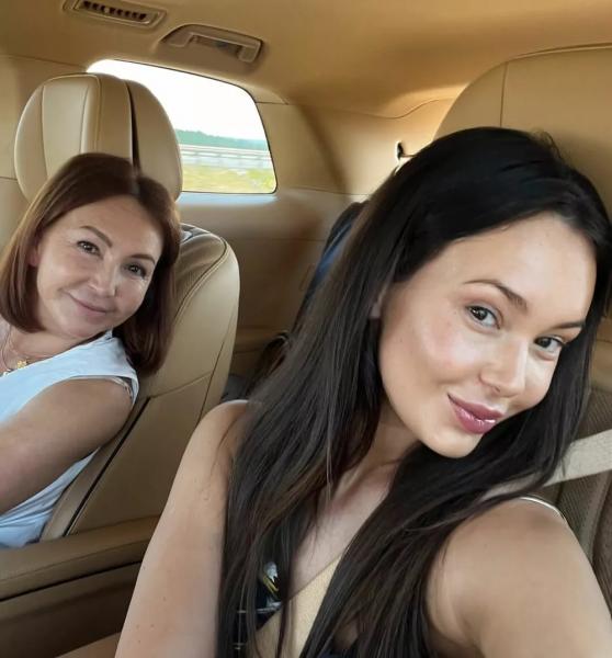 Аида Гарифуллина показала фото с мамой и младшим братом
Аида Гарифуллина показала фото с мамой и младшим братом