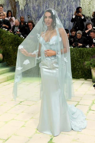 
                Бейонсе, Рианна, Хейли Бибер, Ким Кардашьян: звездные гости Met Gala 2026            
