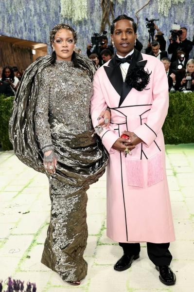 
                Бейонсе, Рианна, Хейли Бибер, Ким Кардашьян: звездные гости Met Gala 2026            