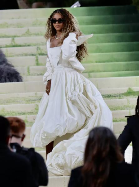 
                Какое строгое правило нарушила дочь Бейонсе на Met Gala 2026            