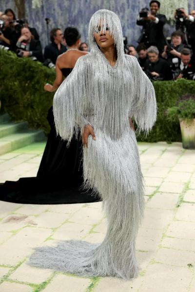 
                Бейонсе, Рианна, Хейли Бибер, Ким Кардашьян: звездные гости Met Gala 2026            