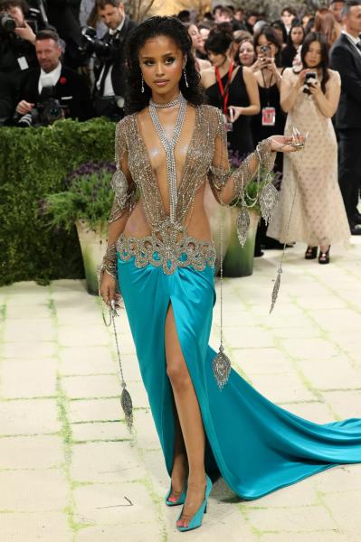 
                Бейонсе, Рианна, Хейли Бибер, Ким Кардашьян: звездные гости Met Gala 2026            