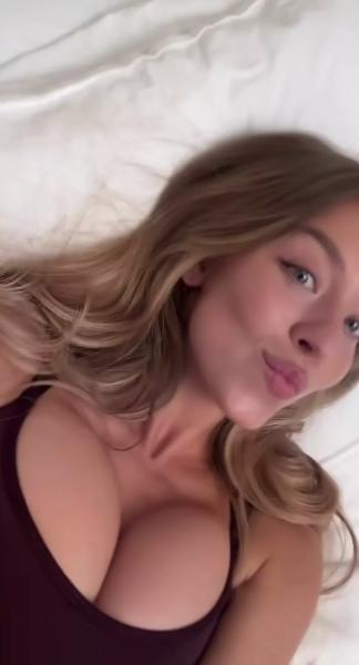 
                Сидни Суини выложила откровенное селфи            