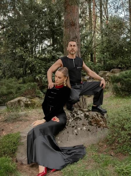 Павел Деревянко с женой снялись в парной фотосессии в азиатском стиле
Павел Деревянко с женой снялись в парной фотосессии в азиатском стиле