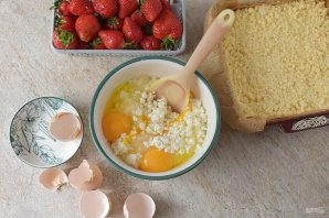 Пирог с клубникой и творогом Пирог с клубникой и творогом