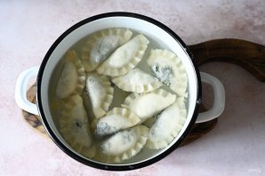 Пельмени с крапивой