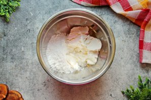 Бисквитный рулет с клубникой