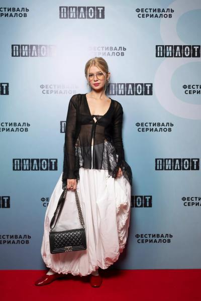 
                Кристина Асмус, Александр Паль и другие звезды первого конкурсного дня фестиваля "Пилот"            